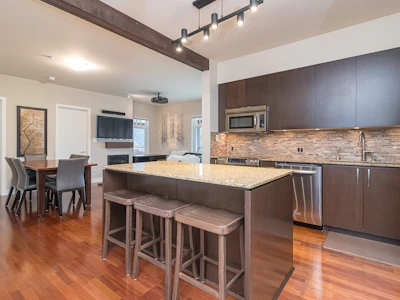 302-1395 Bear Mountain Parkway - 4