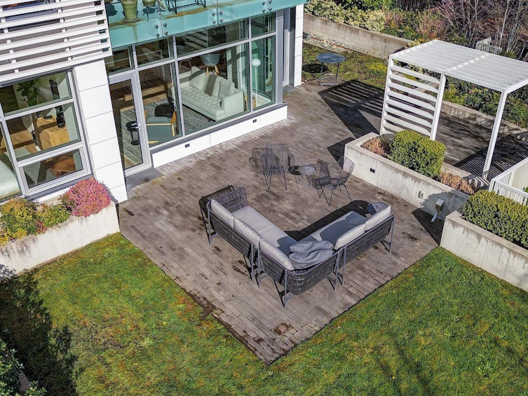 101-986 Heywood Avenue, Victoria, BC, V8V 2Y6 - 2