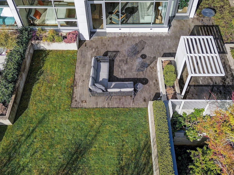 101-986 Heywood Avenue, Victoria, BC, V8V 2Y6