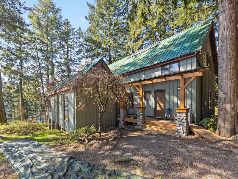 269 David Road, Bowen Island BC V0N 1G1