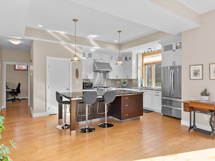 10989 Maddock Avenue, Lake Country, BC, V4V 2J5 - 4