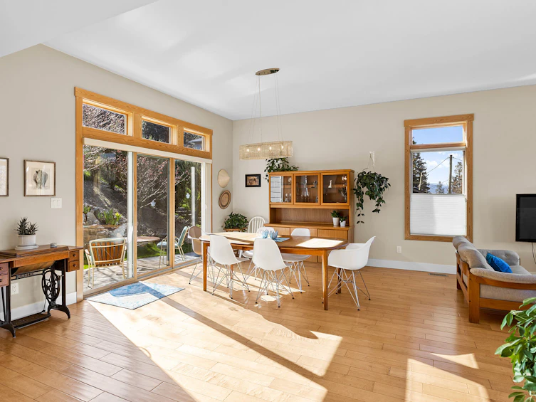 10989 Maddock Avenue, Lake Country, BC, V4V 2J5 - 10
