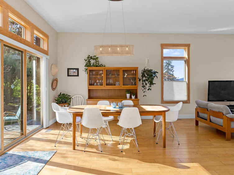 10989 Maddock Avenue, Lake Country, BC, V4V 2J5 - 11