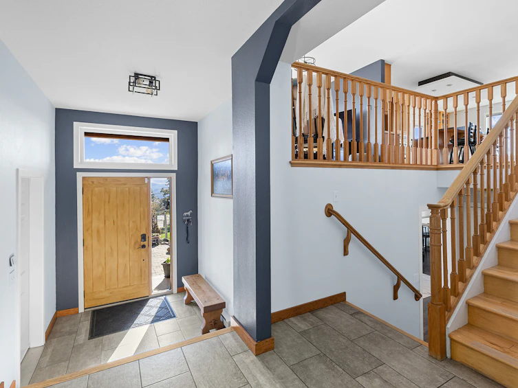 6025 Farmers Drive, Kelowna, BC, V1P 1A3 - 6