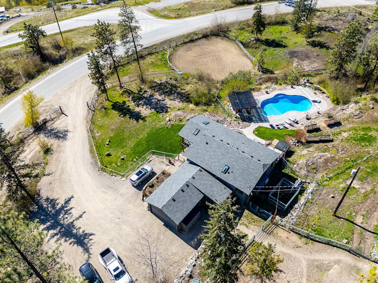 6025 Farmers Drive, Kelowna, BC, V1P 1A3 - 2