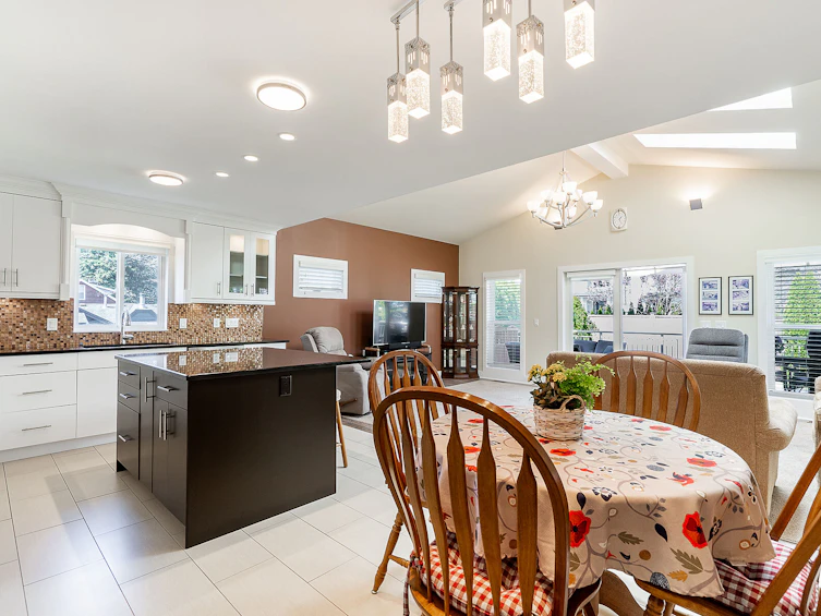 1588 Lynn Valley Road, North Vancouver, BC, V7J 2B3 - 5