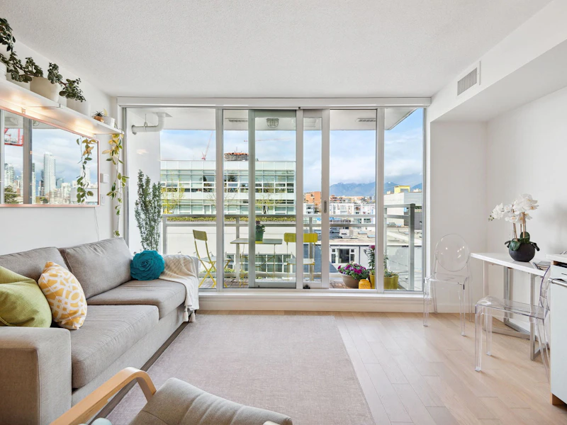 401 - 1635 W 3rd Avenue, Vancouver BC V6J 0B6