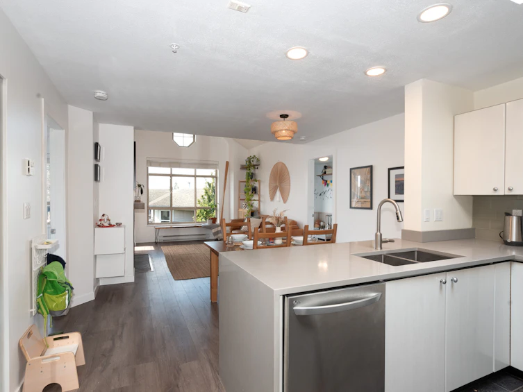 512-150 W 22nd Street, North Vancouver, BC, V7M 3M4 - 3