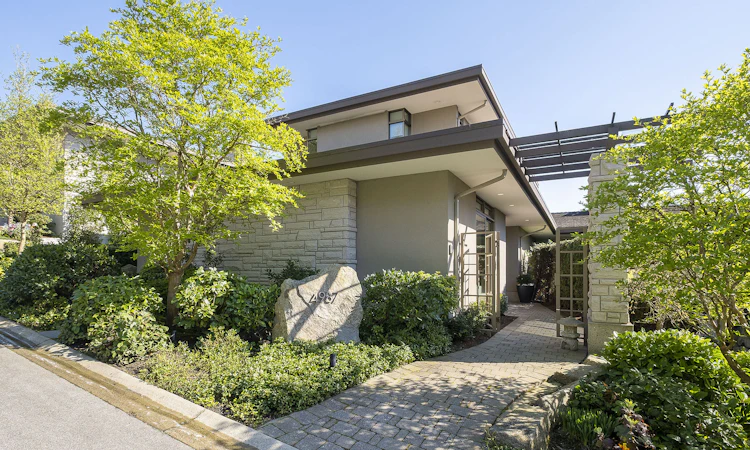 4987 Meadfeild Wynd