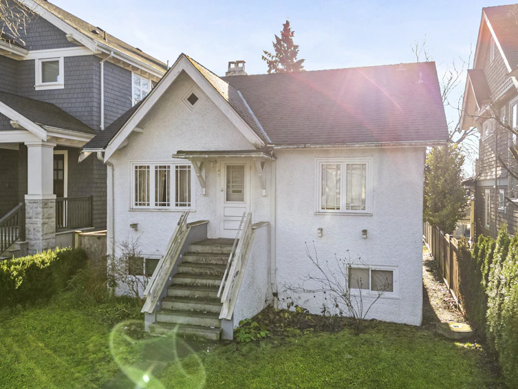 3782 W 37th Avenue, Vancouver, BC, V6N 2V9 - 2