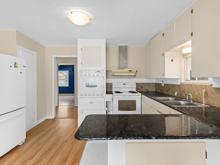 3265 Linwood Avenue, Saanich, BC, V8X 1E5 - 12