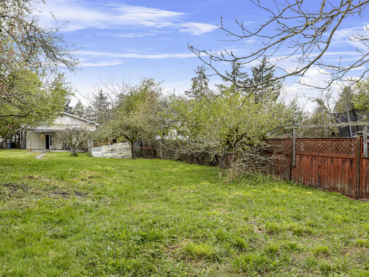 3265 Linwood Avenue, Saanich, BC, V8X 1E5 - 23