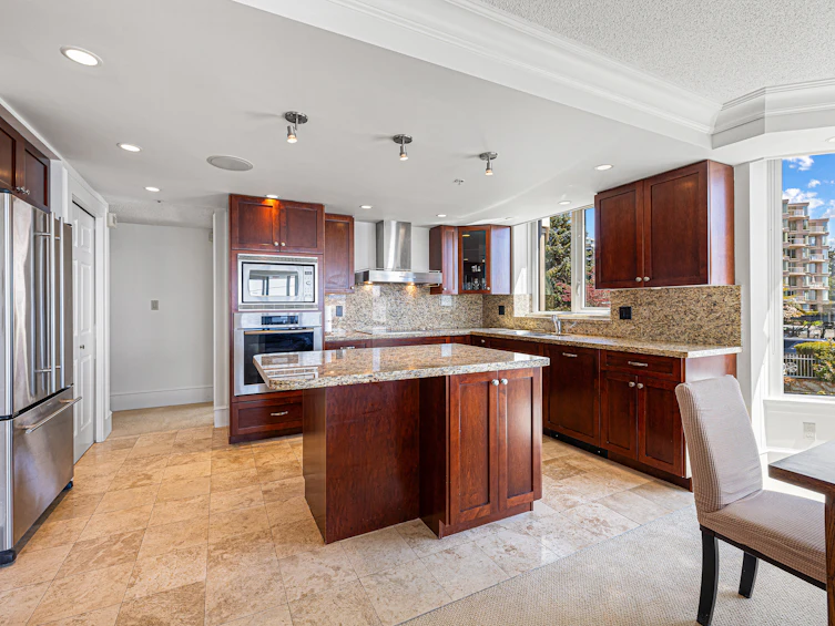 101-2280 Bellevue Avenue, West Vancouver, BC, V7V 1C6 - 4