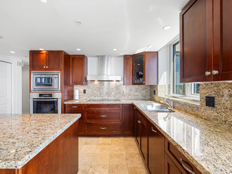 101-2280 Bellevue Avenue, West Vancouver, BC, V7V 1C6 - 5