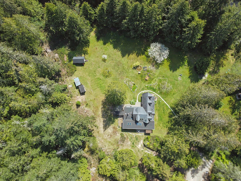 1546 Lockyer Road, Roberts Creek BC