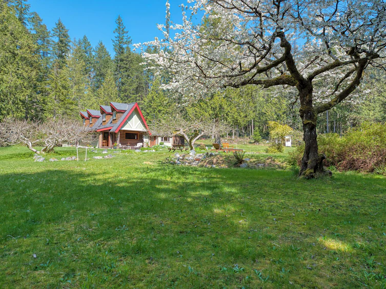 1546 Lockyer Road, Roberts Creek, BC, V0N 2W1 - 38