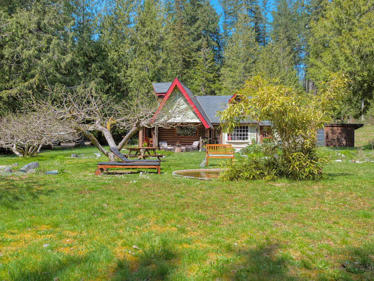1546 Lockyer Road, Roberts Creek, BC, V0N 2W1 - 4
