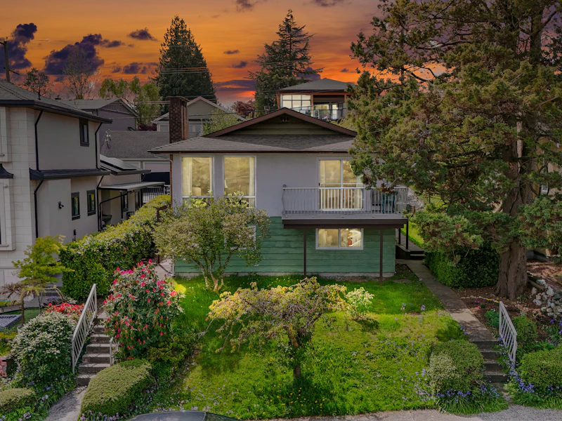 838 Burnaby Street, New Westminster BC V3L 4V9