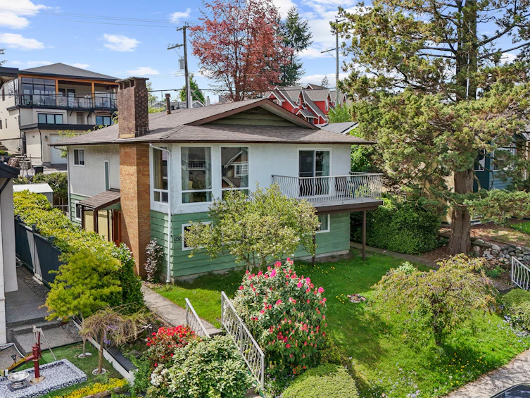 838 Burnaby Street, New Westminster, BC, V3L 4V9 - 2