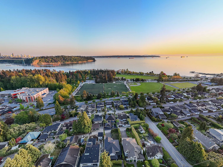 1075 Esplanade Avenue, West Vancouver, BC, V7T 1G2 - 31