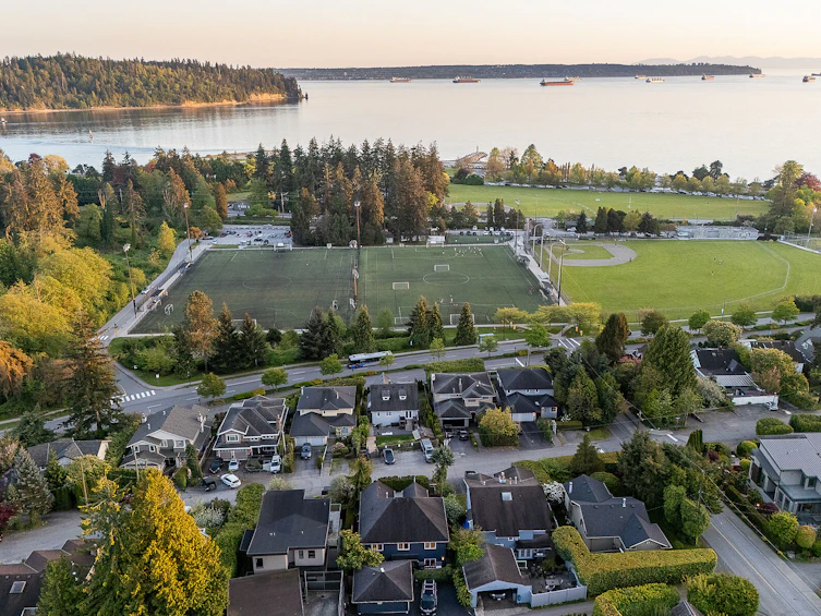 1075 Esplanade Avenue, West Vancouver, BC, V7T 1G2 - 30