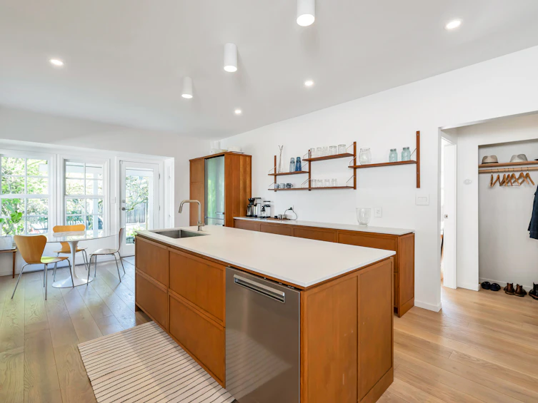 3730 W 15th Avenue, Vancouver, BC, V6R 2Z8 - 9