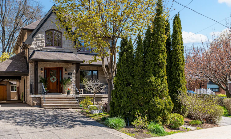 31 Maple Avenue N