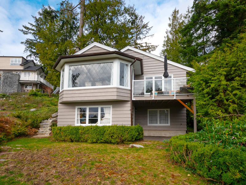 3284 Mathers Avenue, West Vancouver BC V7V 2K5