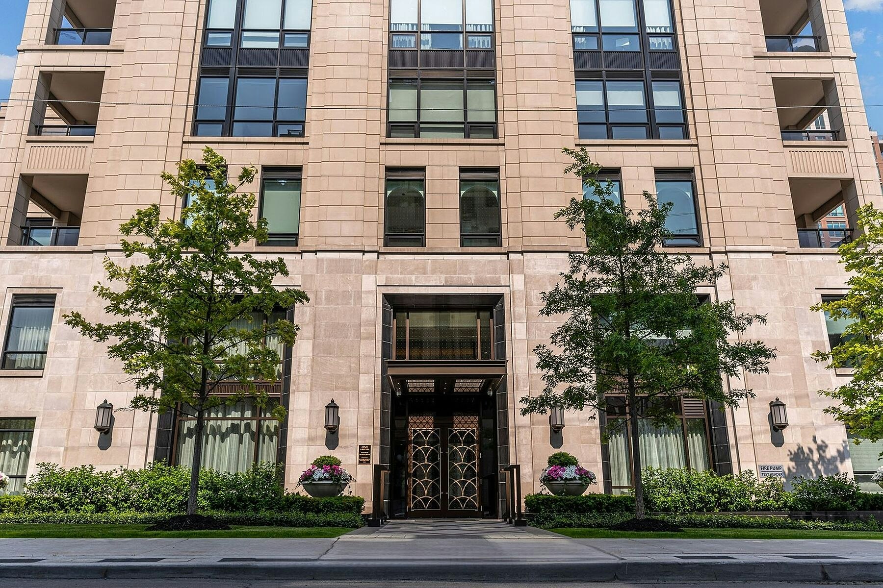 1 Forest Hill 404 Road, Toronto, ON, M4V 1R1