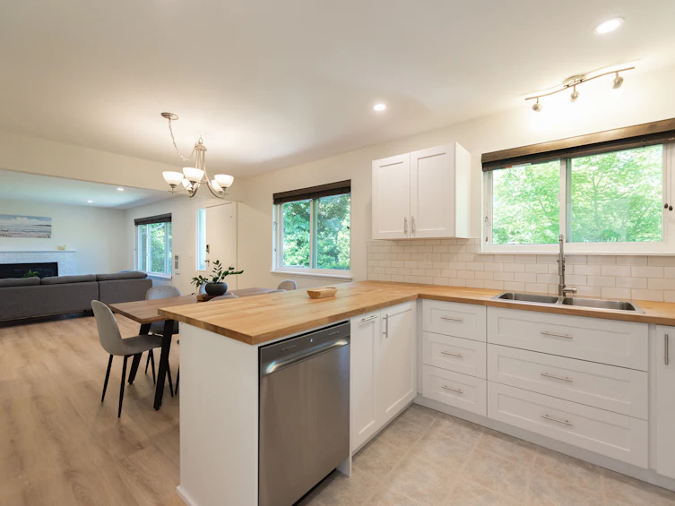 5711 Trail Avenue, Sechelt, BC, V0N 3A0 - 8