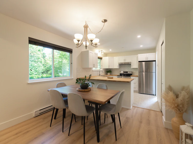 5711 Trail Avenue, Sechelt, BC, V0N 3A0 - 9