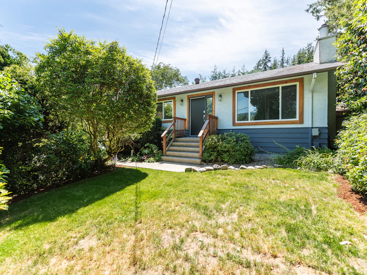 5711 Trail Avenue, Sechelt, BC, V0N 3A0 - 2