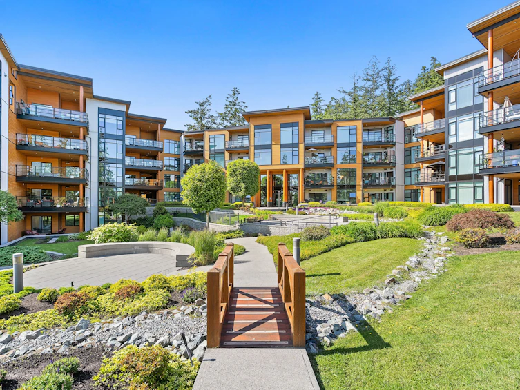 214-14855 Thrift Avenue, Surrey, BC, V4B 2J6