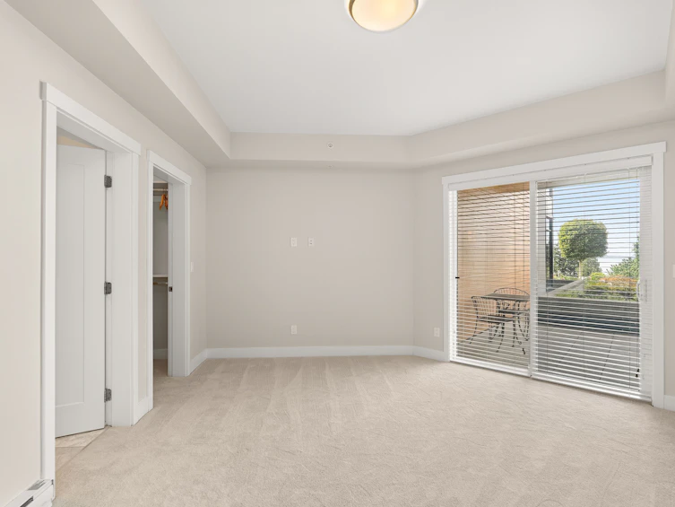 214-14855 Thrift Avenue, Surrey, BC, V4B 2J6 - 12