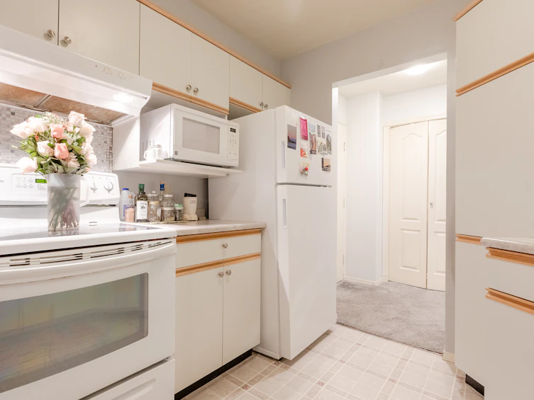 203-3931 Shelbourne Street, Saanich, BC, V8P 4H9 - 3