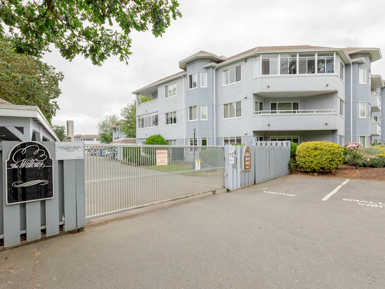 203-3931 Shelbourne Street, Saanich, BC, V8P 4H9 - 22