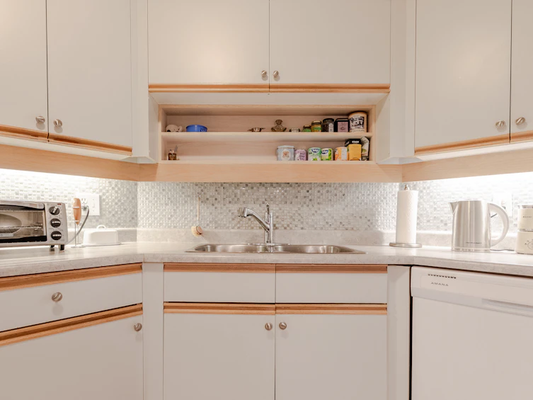203-3931 Shelbourne Street, Saanich, BC, V8P 4H9 - 7