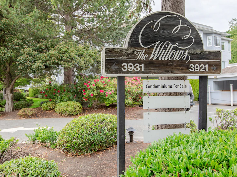 203-3931 Shelbourne Street, Saanich, BC, V8P 4H9 - 2