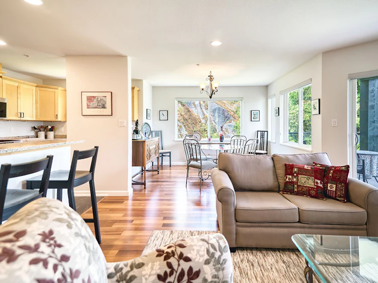 W201-5780 Trail Avenue, Sechelt, BC, V7Z 0K5 - 9