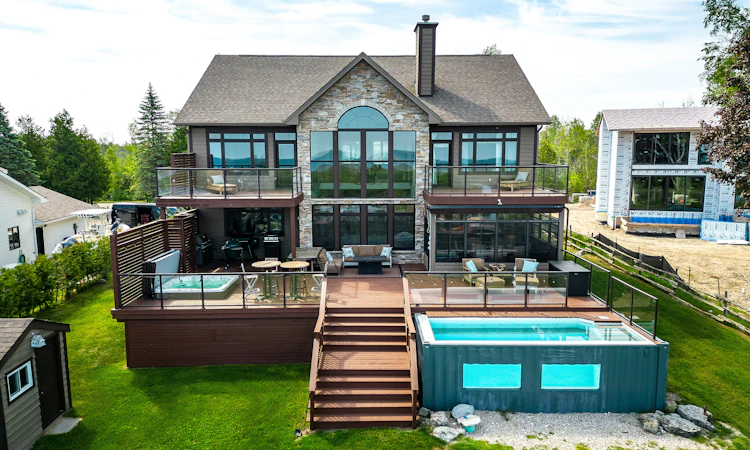 156 Bartlett Boulevard