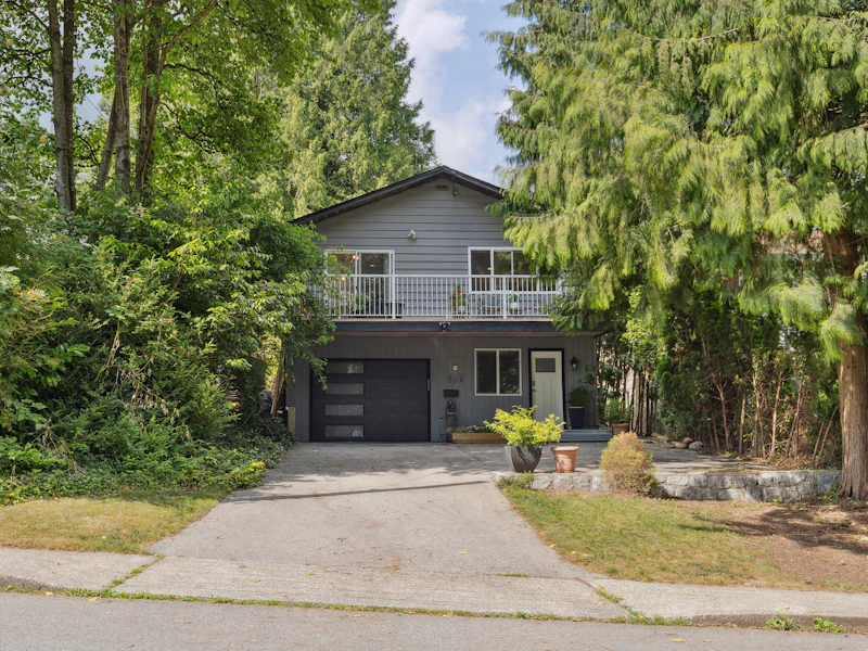 506 E 21st Street, North Vancouver BC V7L 3C3