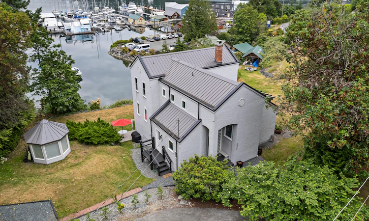 5025 Genoa Bay Road