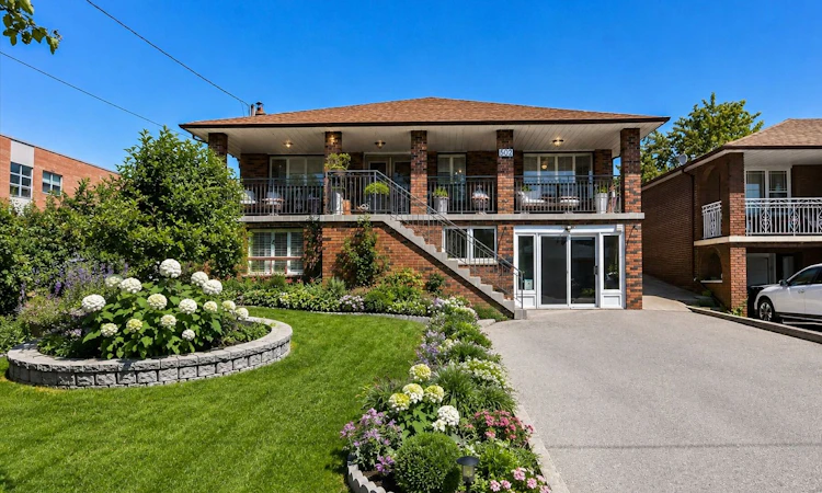502 Queens Drive
