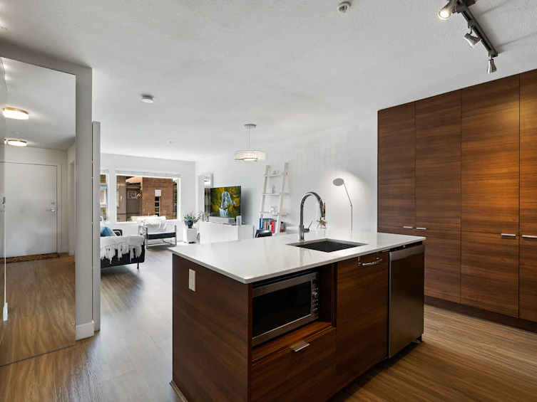 412-1679 Lloyd Avenue, North Vancouver, BC, V7P 0A9 - 2
