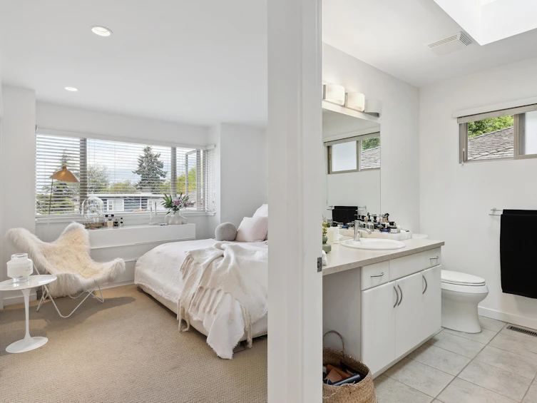 6364 Douglas Street, West Vancouver, BC, V7W 2E9 - 6
