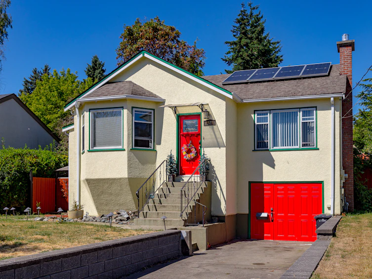 2928 Quadra Street, Victoria, BC, V8T 4G1