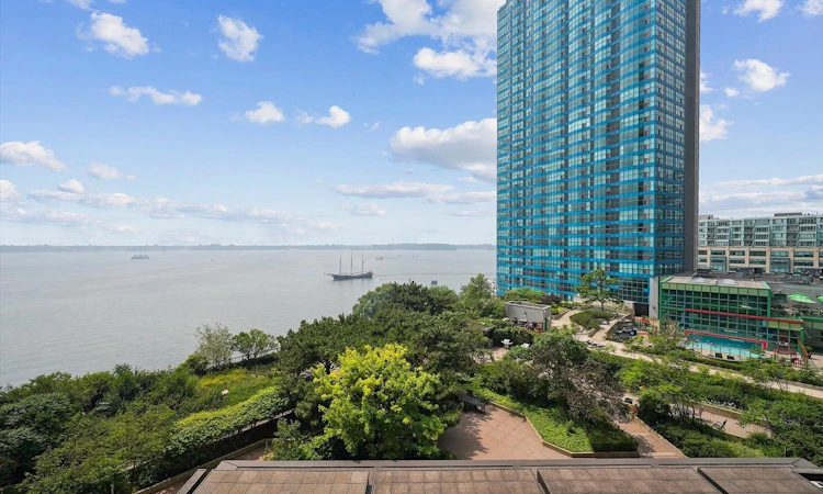 1110-65 Harbour Square