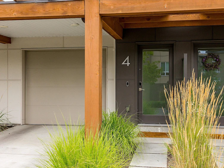 4-720 Valley Road, Kelowna, BC, V1V 0E1 - 3