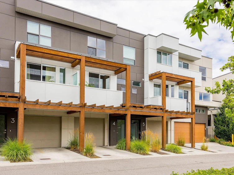 4-720 Valley Road, Kelowna, BC, V1V 0E1