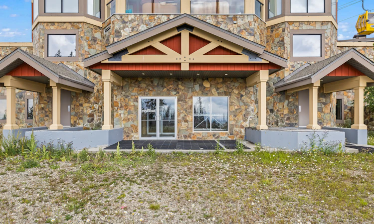 101-5085 Snowbird Way